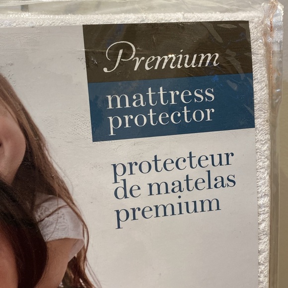 SafeRest Premium Mattress Protector - Picture 4 of 9